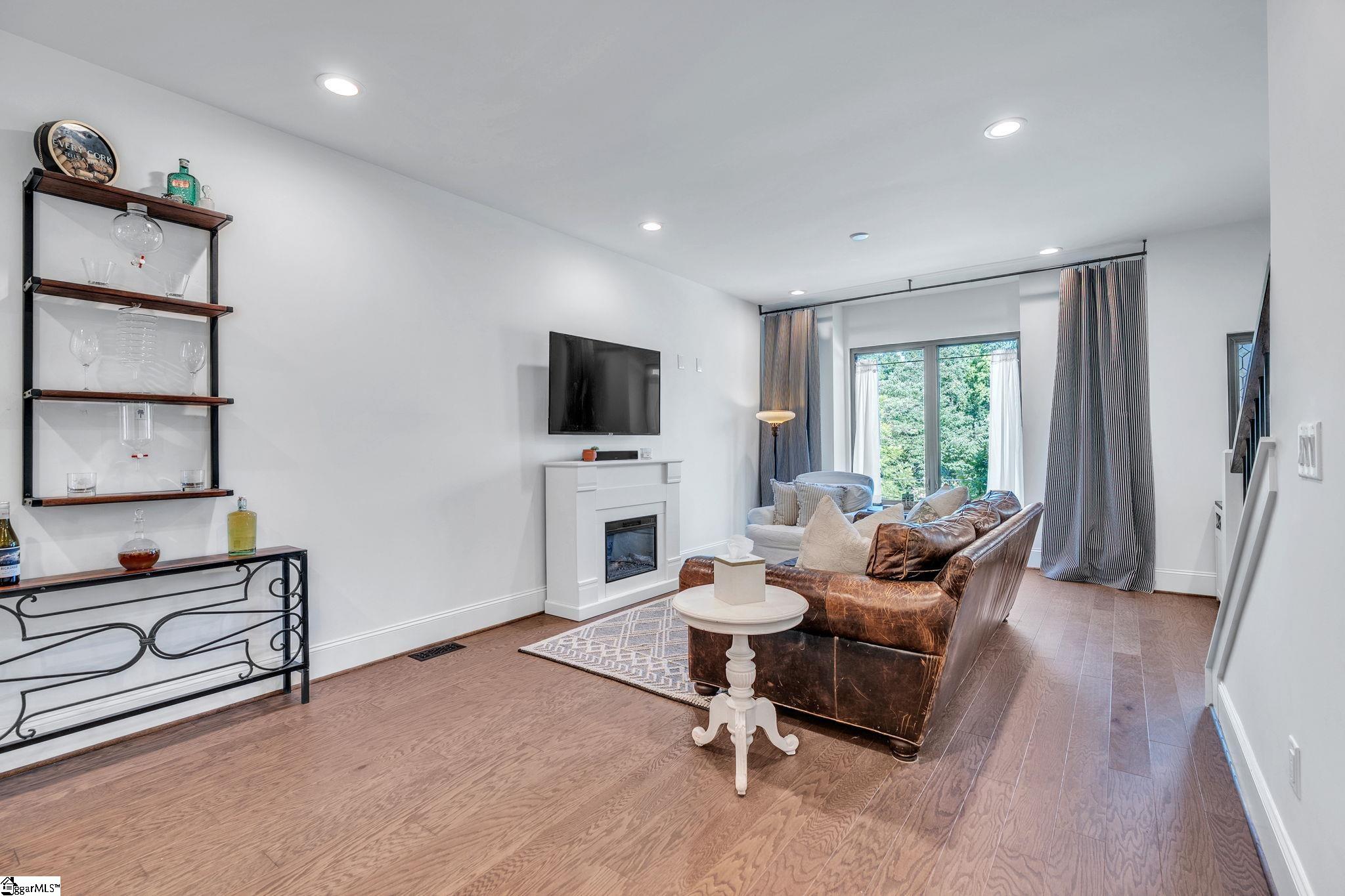 21 Conwell Street Greenville, SC 29601 - Photo 3 of 33