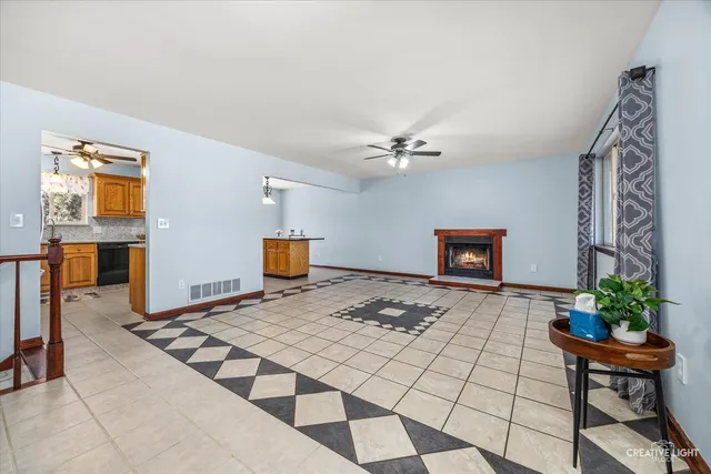 $334,000 | 415 North West Street, Plano, IL 60545