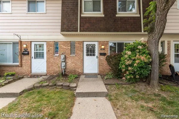 $1,550 | 1407 Laurel Valley Drive, Waterford, MI 48327
