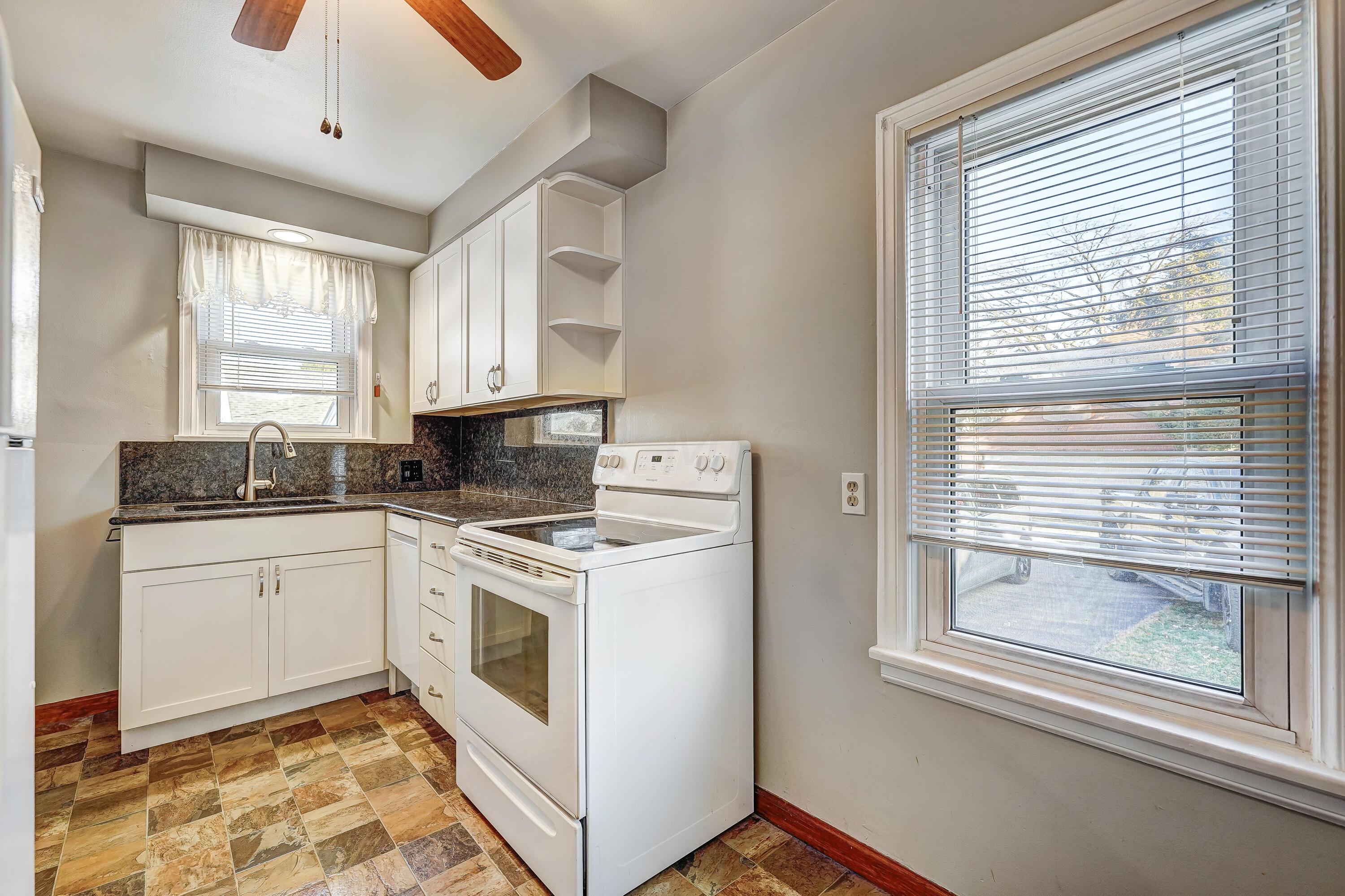 142 West Henderson Road Columbus, OH 43214 - Photo 11 of 38 Kitchen