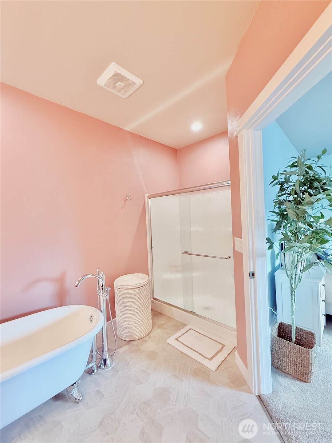 103 Johnson Creek Road Omak, WA 98841 - Photo 28 of 40 a bathroom with a tub shower and a sink