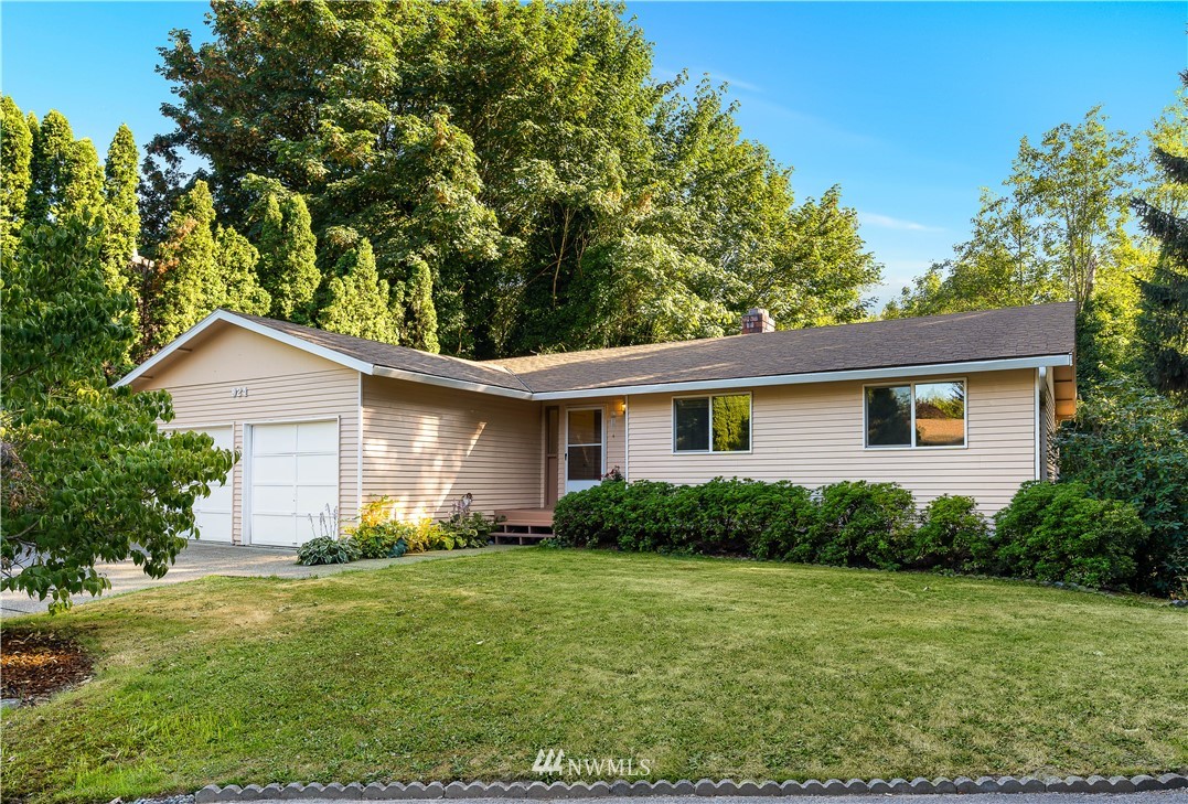 924 217th Street Southwest Bothell, WA 98021 - Photo 1 of 30 a front view of house with yard and trees