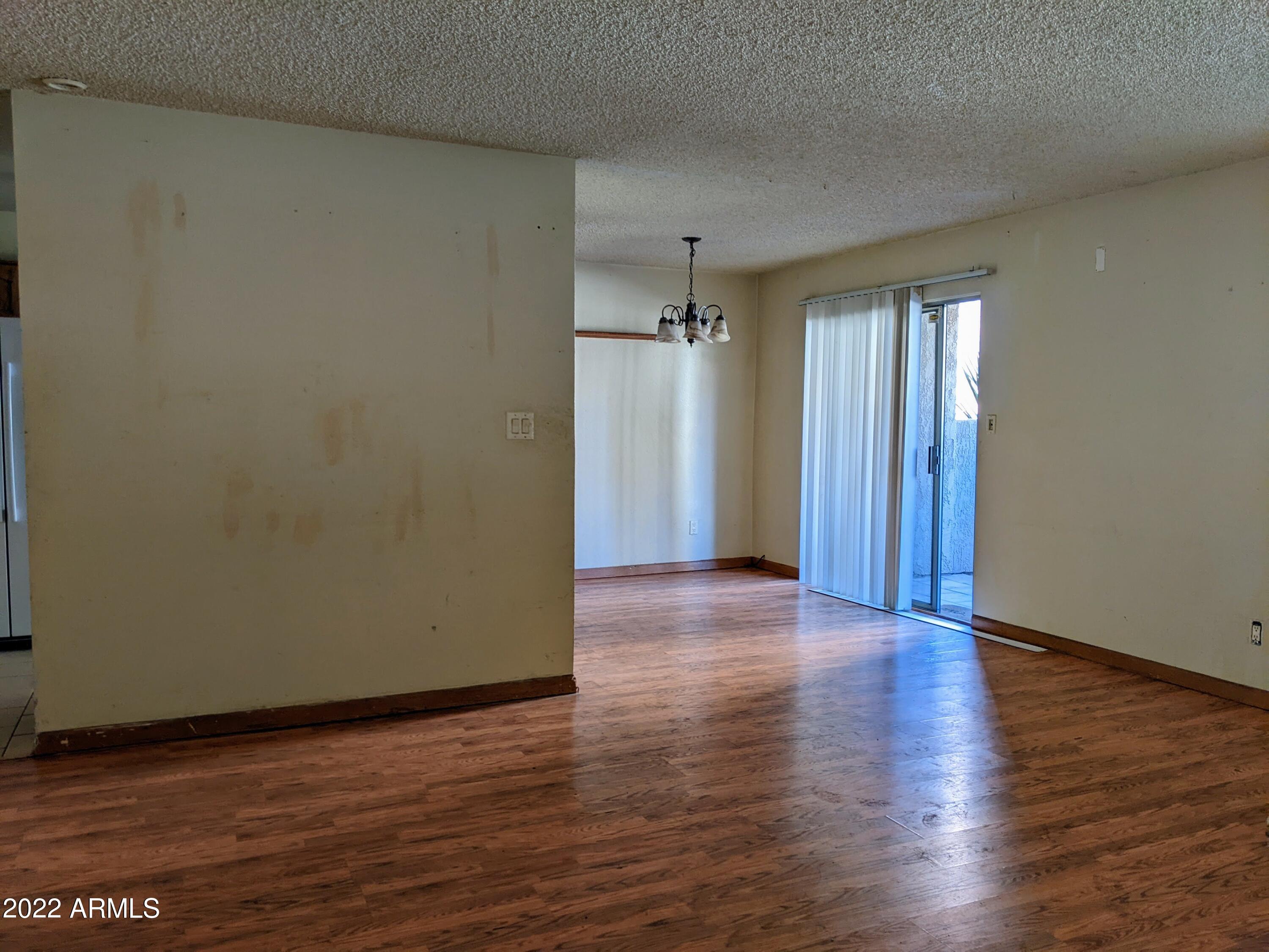 5525 East Thomas Road East, Unit D2 Phoenix, AZ 85018 - Photo 4 of 8 PXL_20220210_190524864.~2_exported_620_1