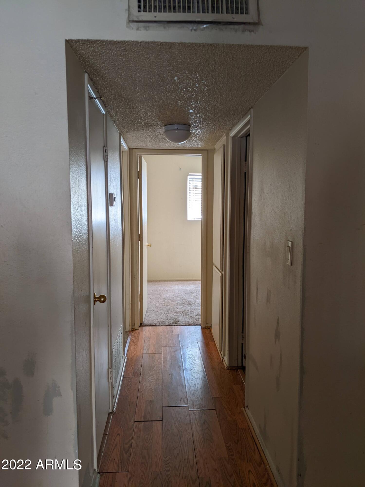5525 East Thomas Road East, Unit D2 Phoenix, AZ 85018 - Photo 6 of 8 PXL_20220210_190228592.MP