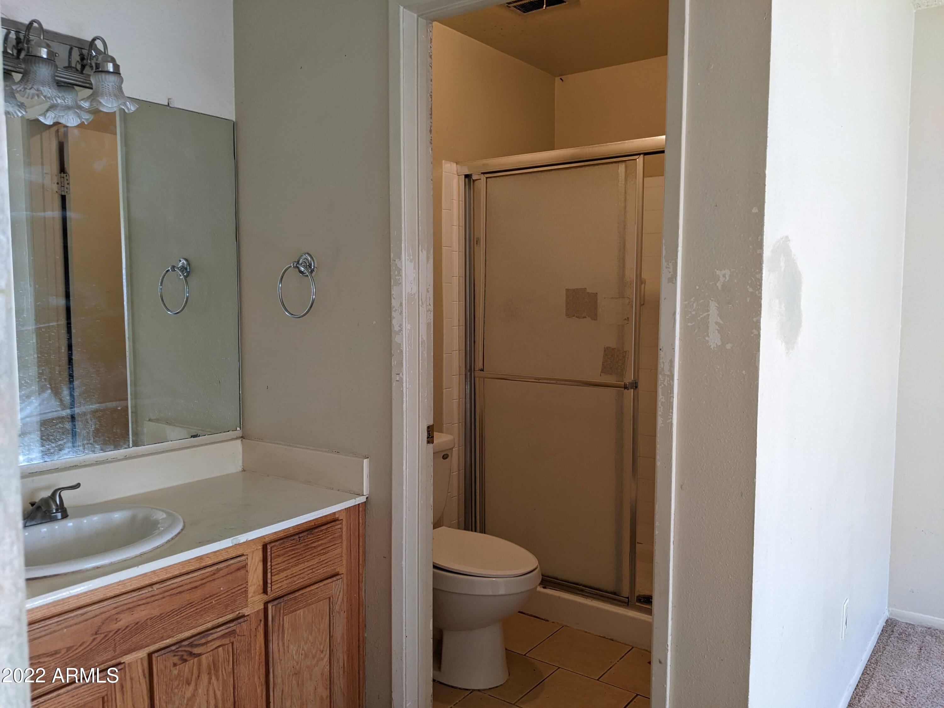 5525 East Thomas Road East, Unit D2 Phoenix, AZ 85018 - Photo 7 of 8 PXL_20220210_190305080.MP
