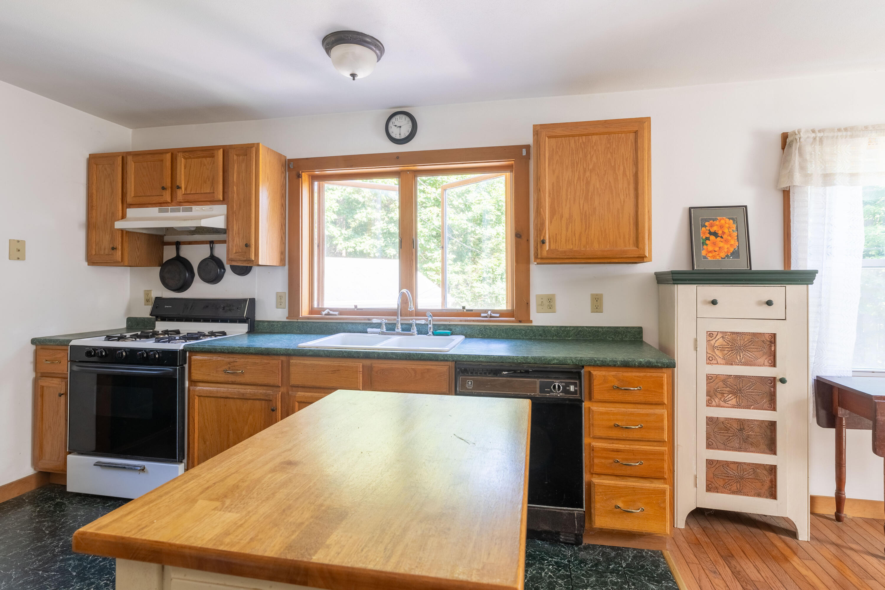 84 Brave Boat Harbor Road Kittery, ME 03905 - Photo 9 of 36 9L9A7232-HDR