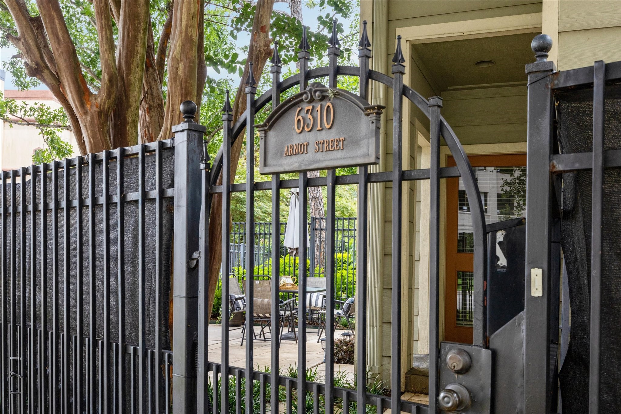 6310 Arnot Street Houston, TX 77007 - Photo 1 of 21 Welcome to 6310 Arnot Street!