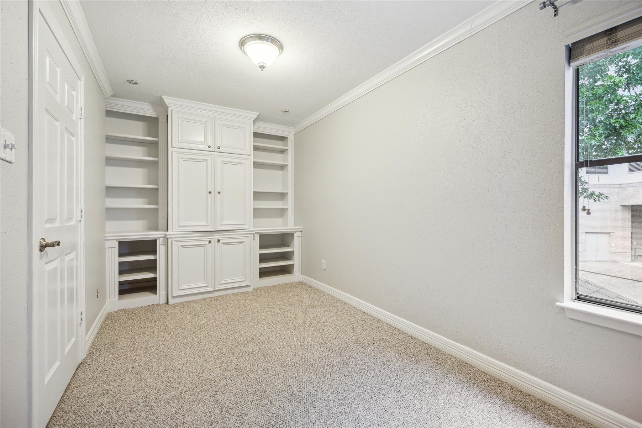 6310 Arnot Street Houston, TX 77007 - Photo 15 of 21 Upstairs den or office space with built in shelving and storage.