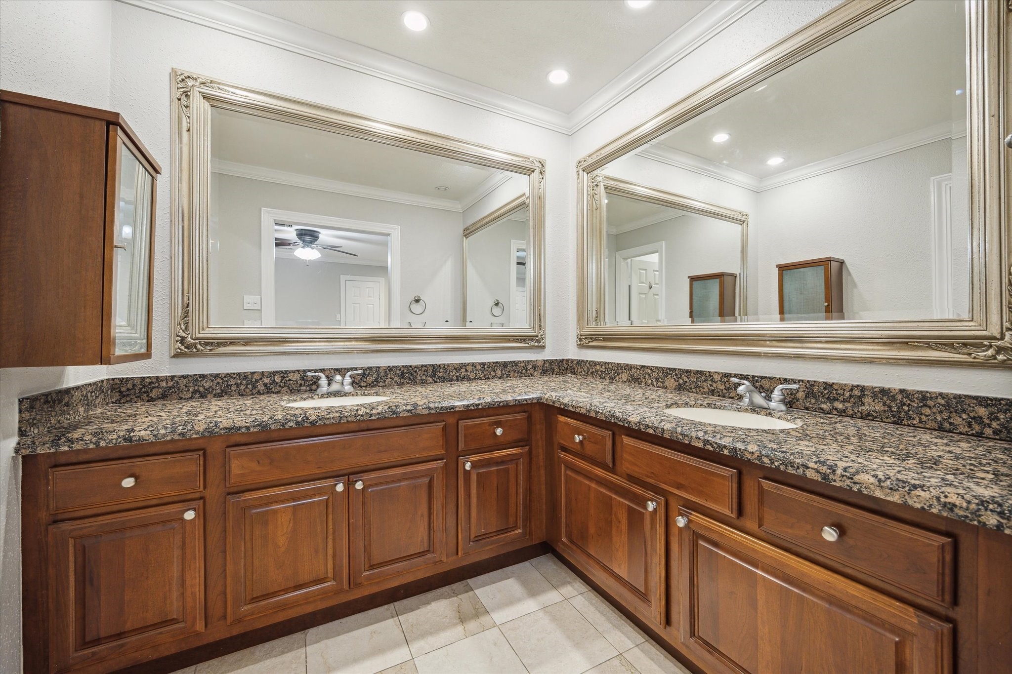 6310 Arnot Street Houston, TX 77007 - Photo 17 of 21 Large Primary bathroom with separate granite countertops and separate sinks.