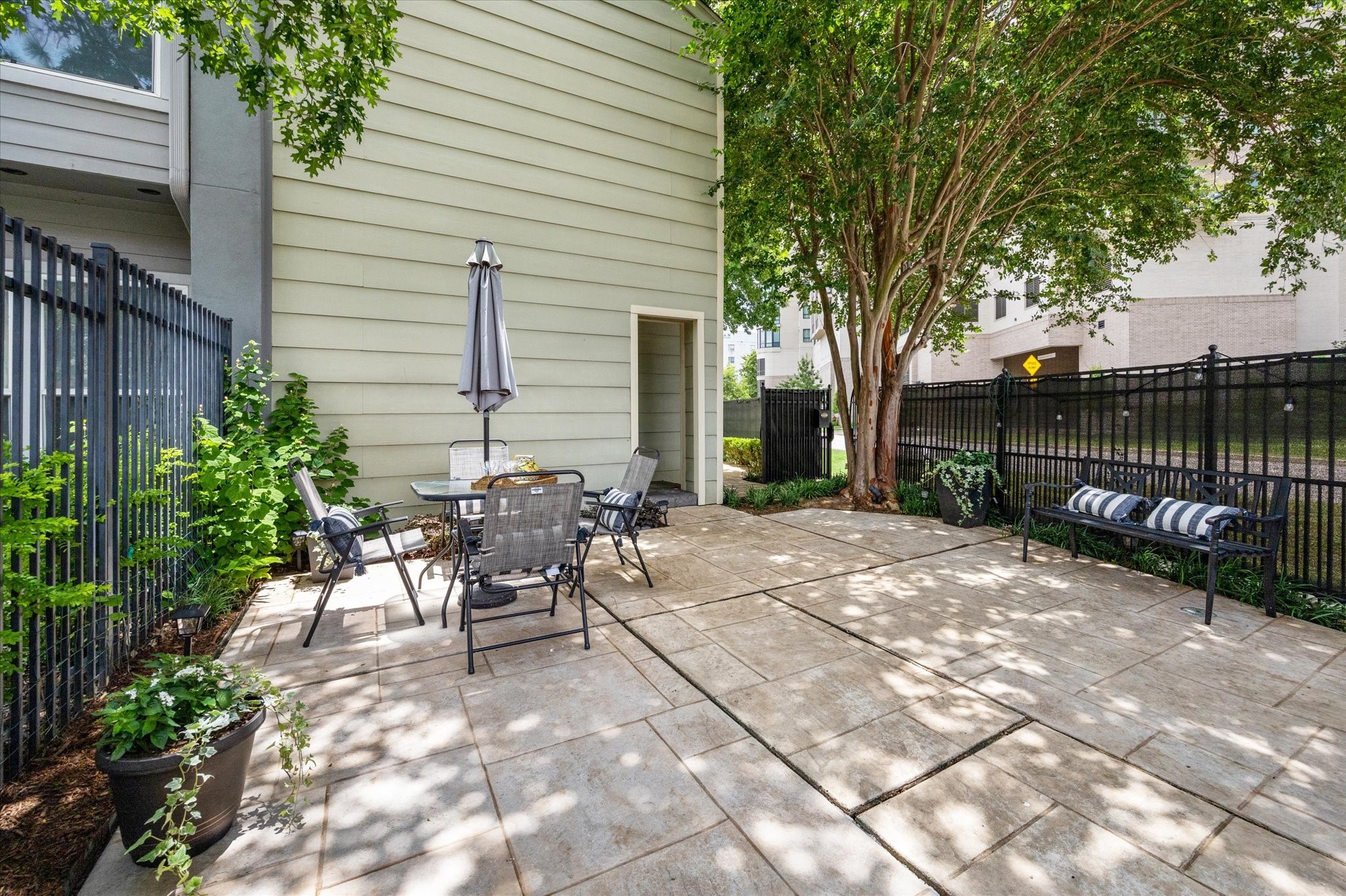 6310 Arnot Street Houston, TX 77007 - Photo 3 of 21 Dappled sunlit patio for relaxing or entertaining.