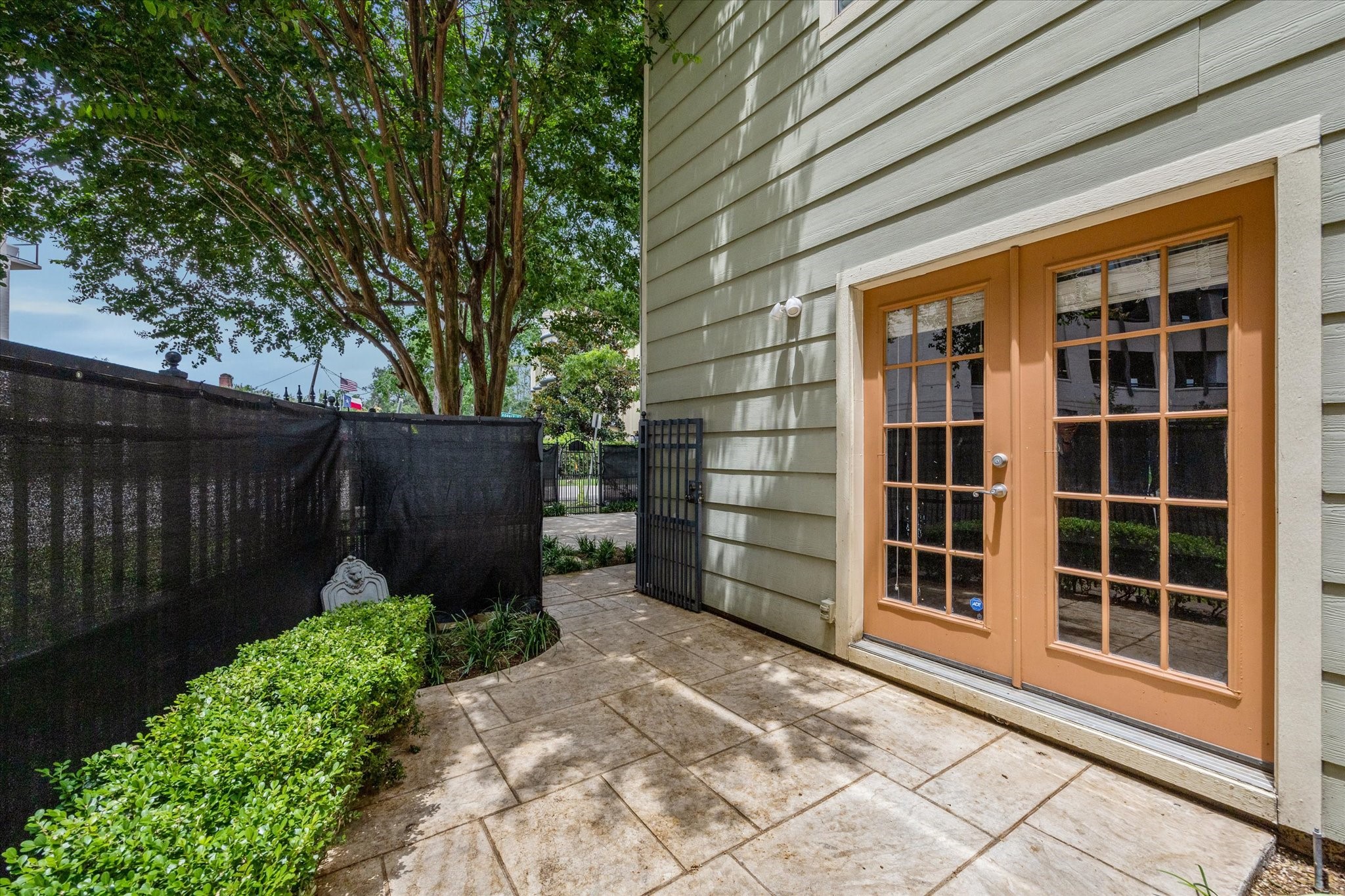 6310 Arnot Street Houston, TX 77007 - Photo 7 of 21 Gated secondary terrace off the living room and dining room.