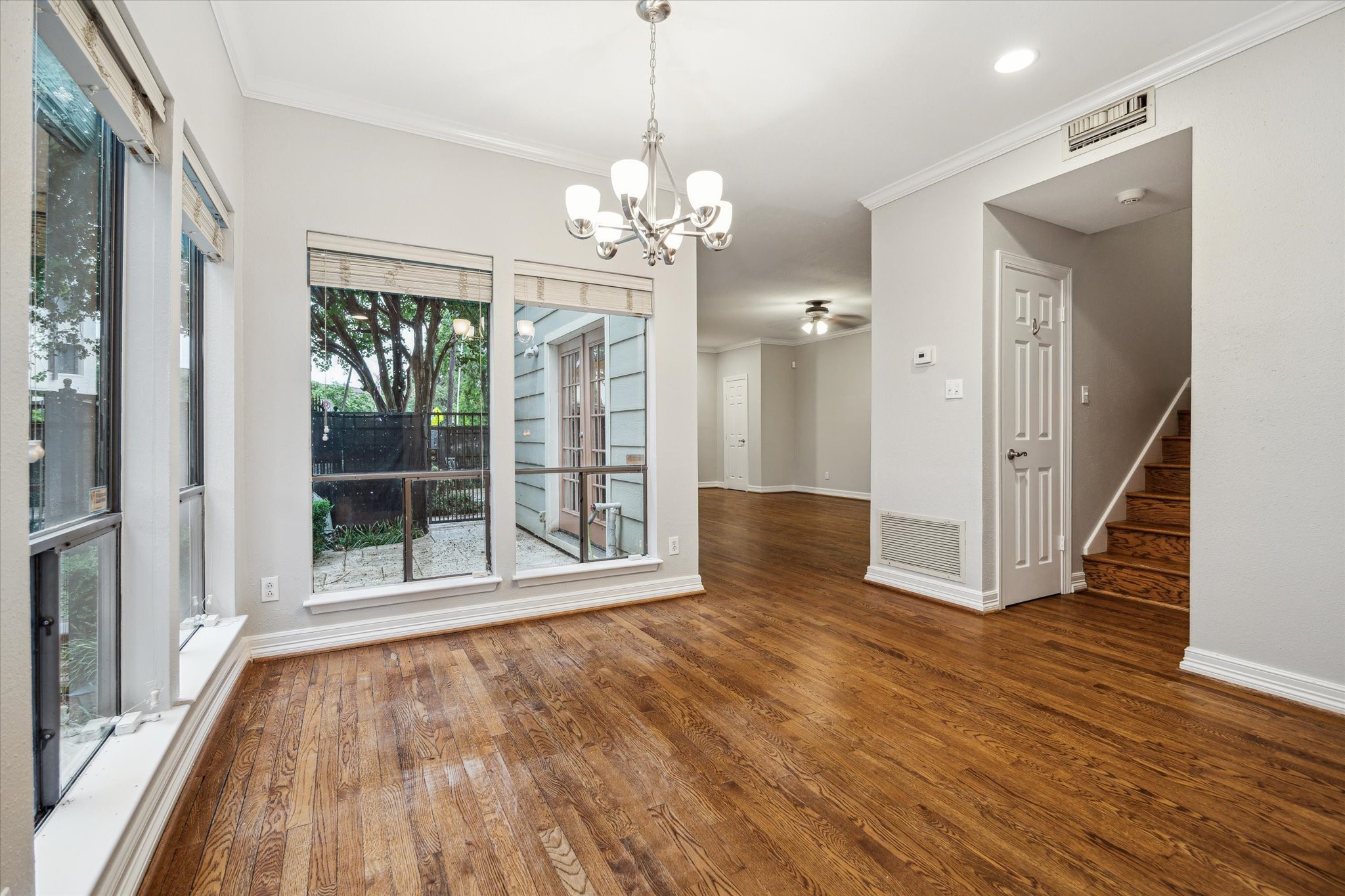 6310 Arnot Street Houston, TX 77007 - Photo 9 of 21 Dining room with a lovely view of the outdoor terrace.