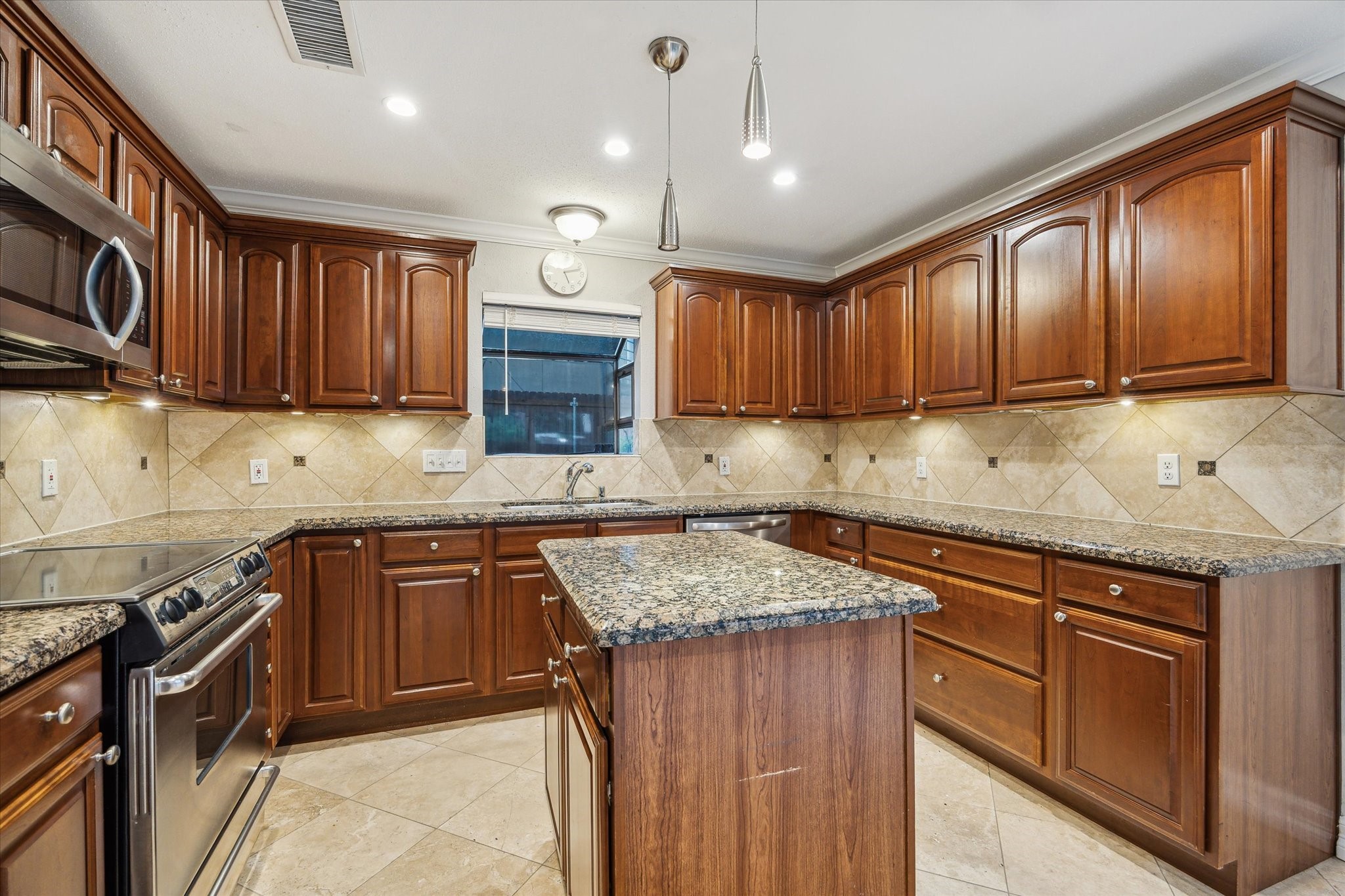 6310 Arnot Street Houston, TX 77007 - Photo 10 of 21 Stainless steel appliances, granite countertops and undermount lighting.