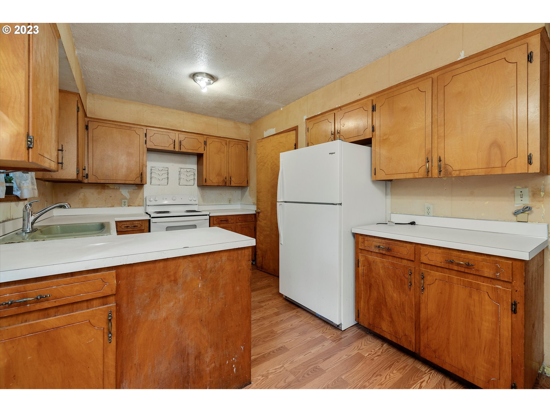 495 Southwest Grove Road Estacada, OR 97023 - Photo 20 of 39 a kitchen with refrigerator and cabinets