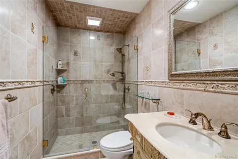 $2,498,000 | 265 Sparrow Drive, Unit 265, Manhasset, NY 11030