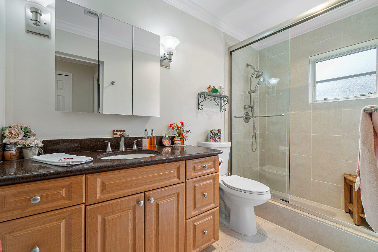 4855 Equestrian Road, Unit B Boynton Beach, FL 33436 - Photo 20 of 38 Master