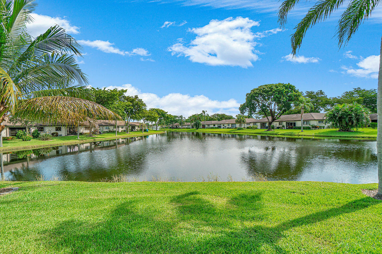 4855 Equestrian Road, Unit B Boynton Beach, FL 33436 - Photo 25 of 38 Long Lake View