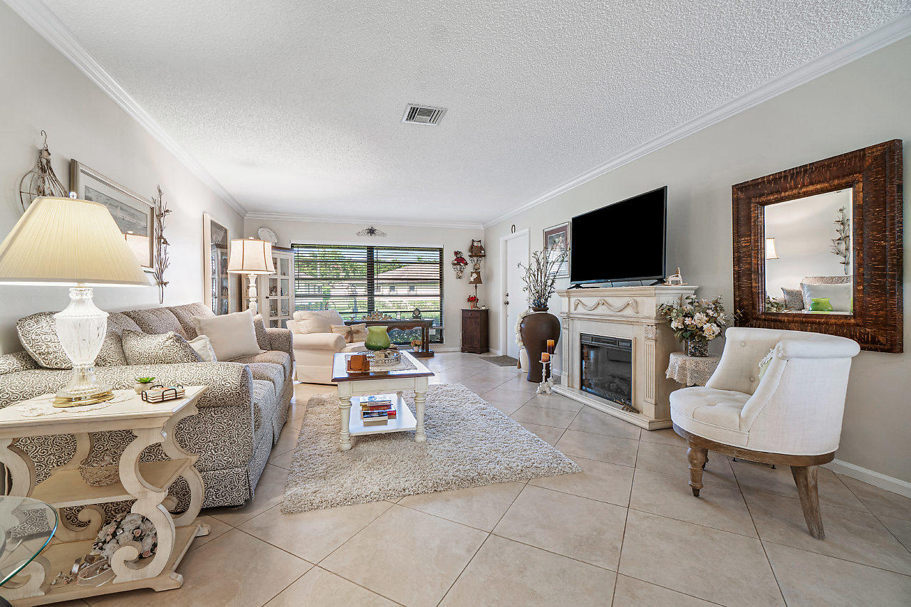 4855 Equestrian Road, Unit B Boynton Beach, FL 33436 - Photo 7 of 38 Living Room