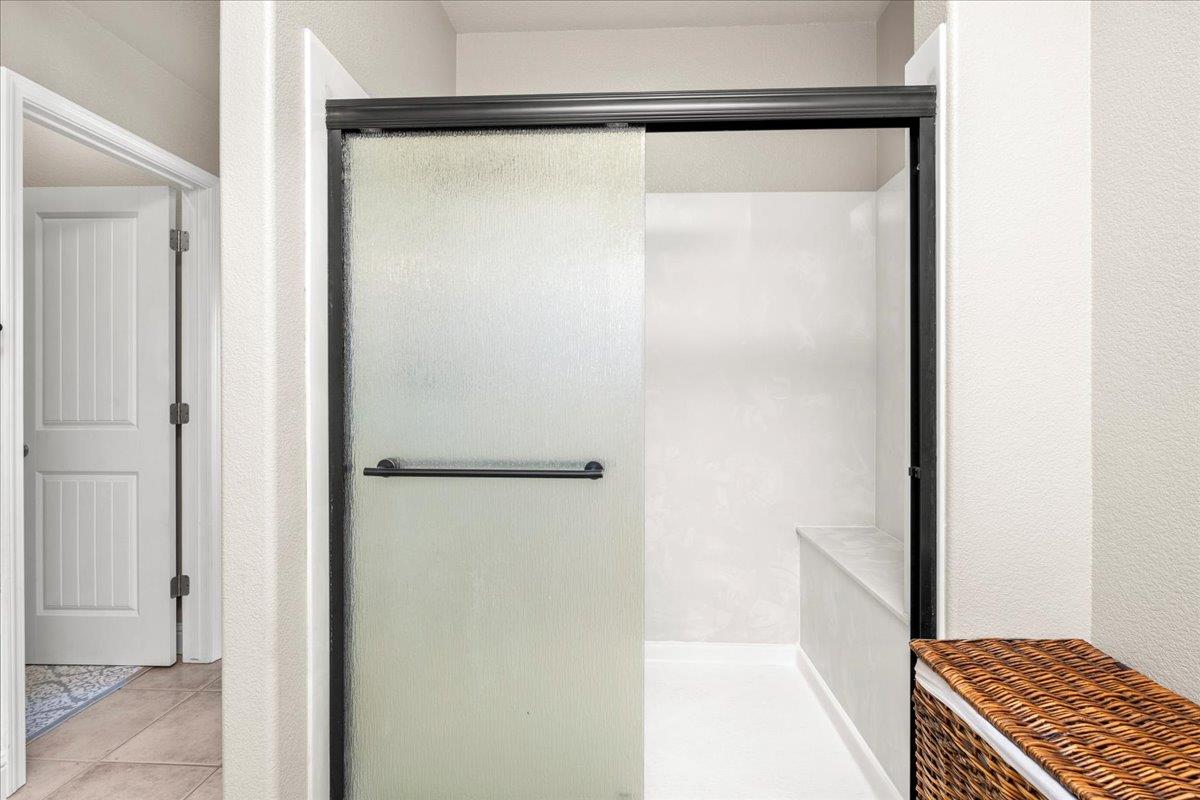 1725 Stonum Road Modesto, CA 95351 - Photo 18 of 34 a bathroom with a glass shower door