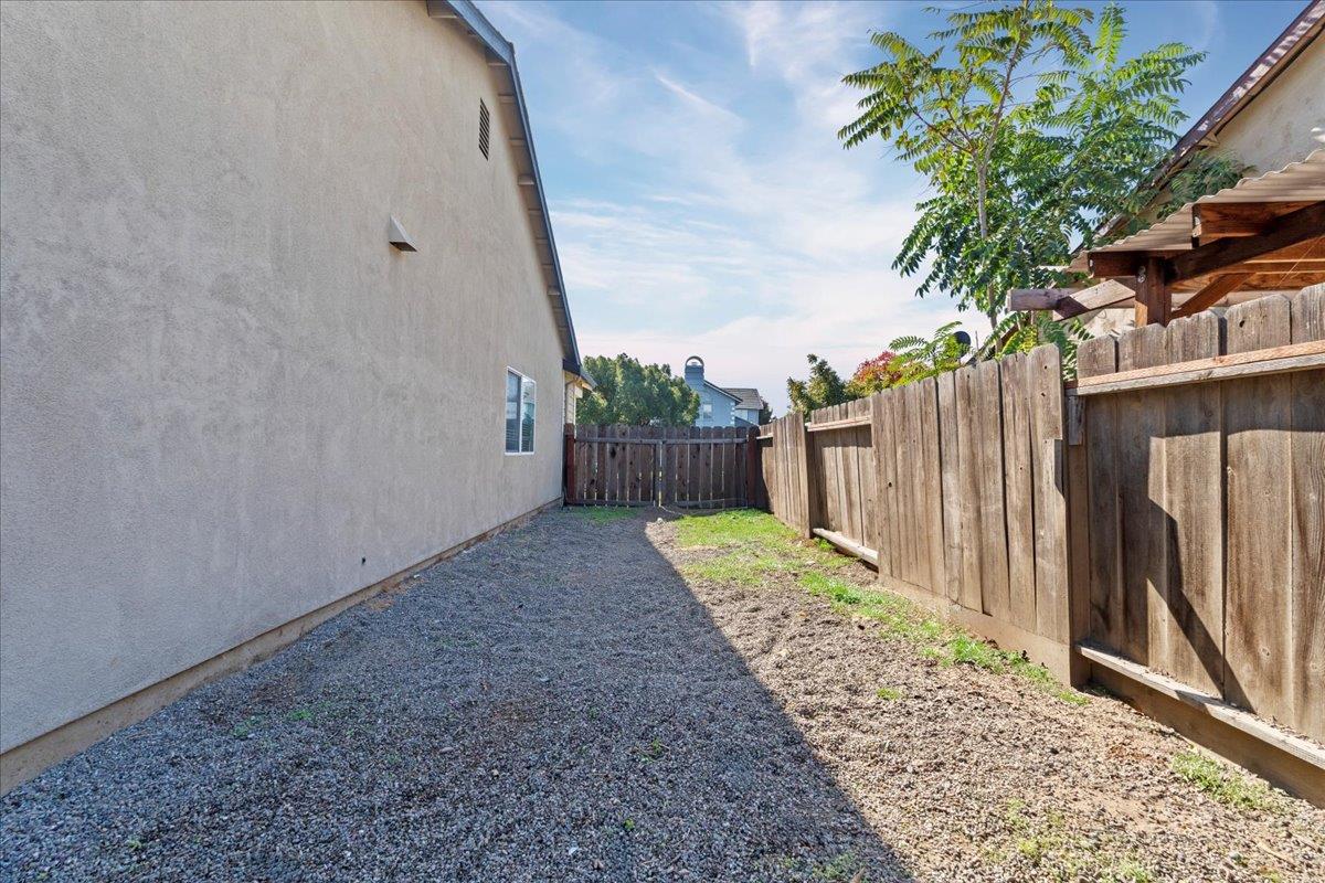 1725 Stonum Road Modesto, CA 95351 - Photo 28 of 34 a view of small garden with wooden fence