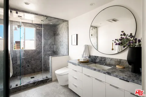 $1,995,000 | 2235 Gloaming Way, Beverly Hills, CA 90210