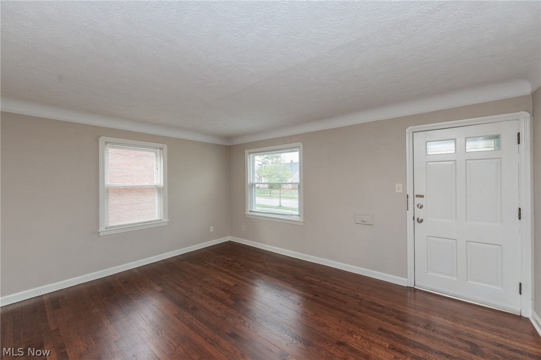 1551 Winchester Road Cleveland, OH 44124 - Photo 6 of 48
