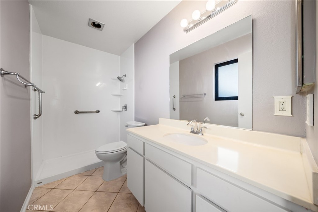 4630 San Jose Street, Unit T Montclair, CA 91763 - Photo 31 of 60 Primary bathroom
