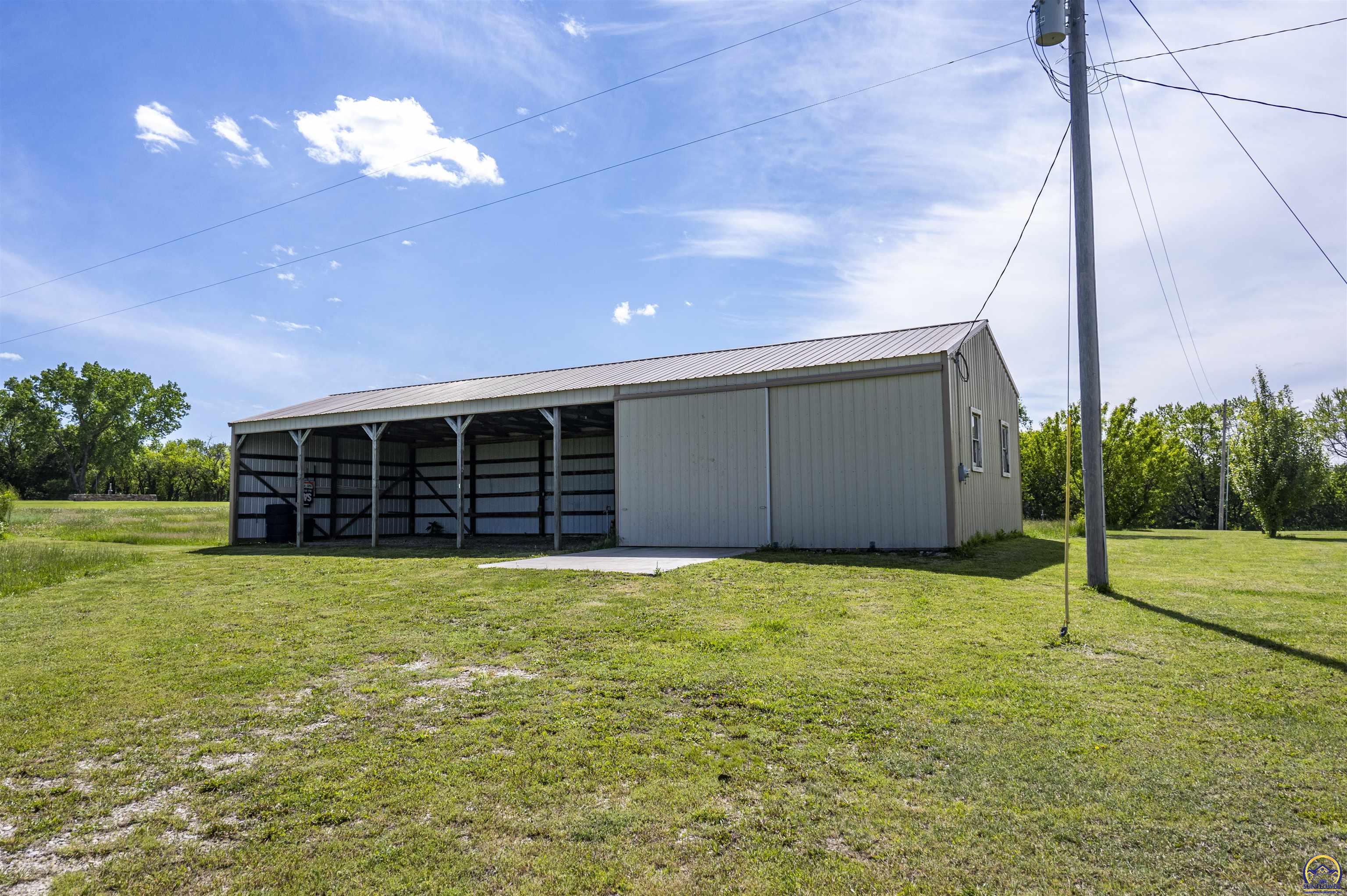 2026 Northwest Douglas Road Topeka, KS 66615 - Photo 12 of 94