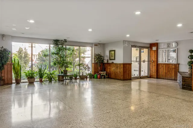 $399,000 | 140-15 Holly Avenue, Unit 4E | Flushing