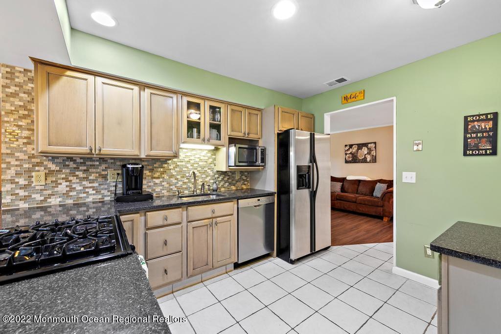 11 Sweet Gum Road Howell, NJ 07731 - Photo 10 of 46 11SweetGum-11