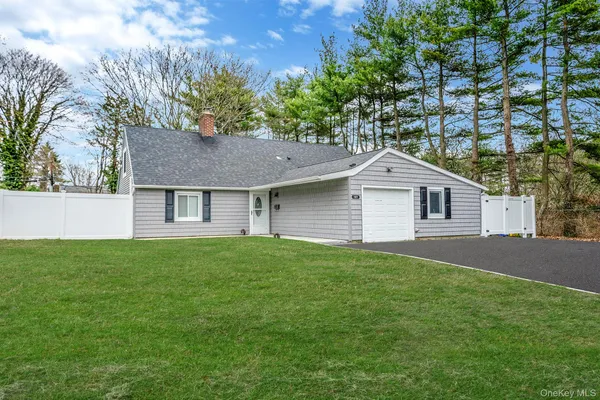 $725,000 | 157 Serpentine Lane, Islandia, NY 11749
