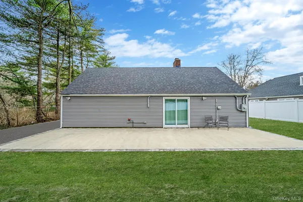 $725,000 | 157 Serpentine Lane, Islandia, NY 11749