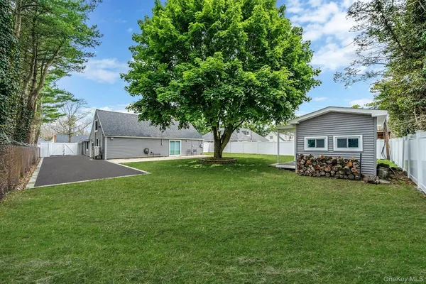 $725,000 | 157 Serpentine Lane, Islandia, NY 11749