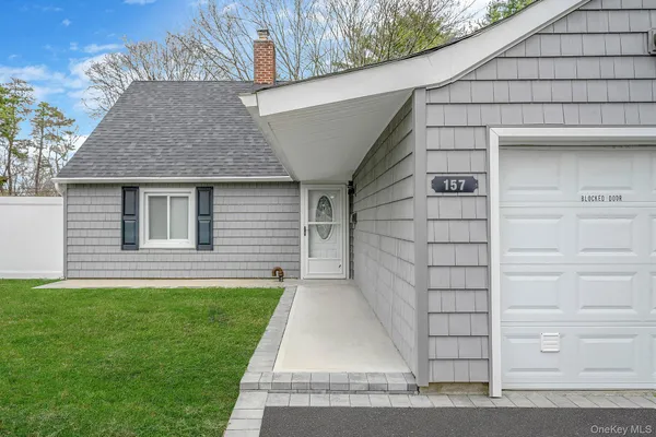 $725,000 | 157 Serpentine Lane, Islandia, NY 11749