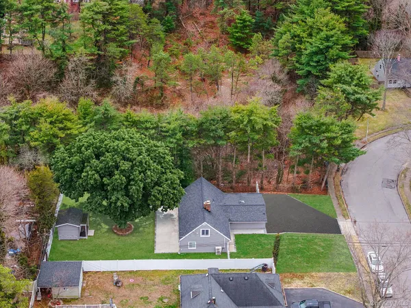 $725,000 | 157 Serpentine Lane, Islandia, NY 11749
