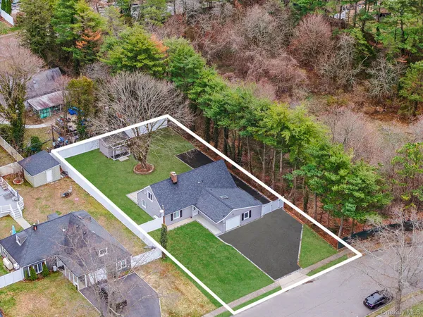 $725,000 | 157 Serpentine Lane, Islandia, NY 11749