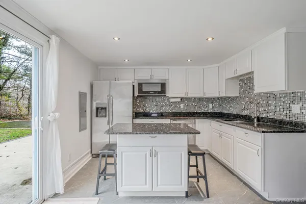 $725,000 | 157 Serpentine Lane, Islandia, NY 11749