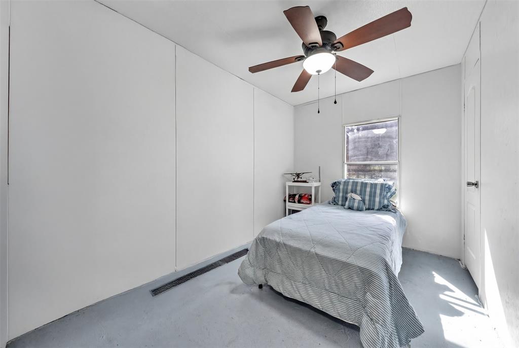 220 Country Side Court Springtown, TX 76082 - Photo 12 of 35