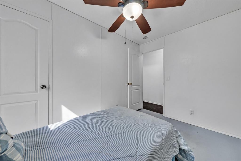 220 Country Side Court Springtown, TX 76082 - Photo 13 of 35