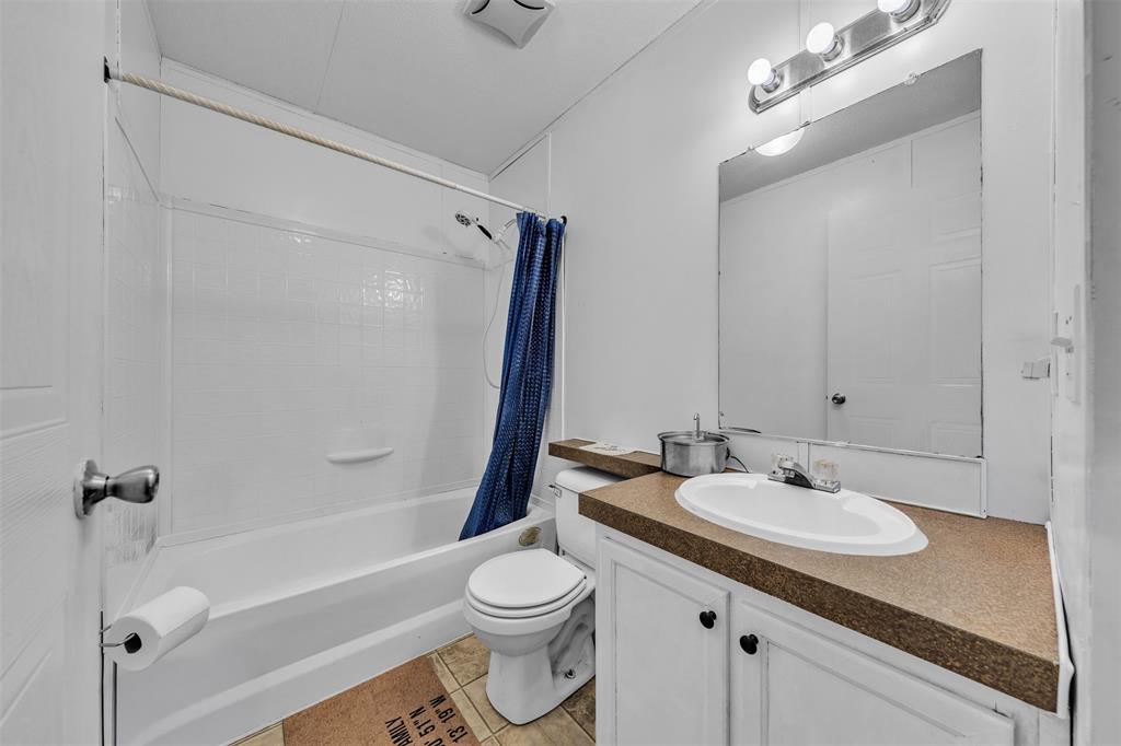 220 Country Side Court Springtown, TX 76082 - Photo 15 of 35