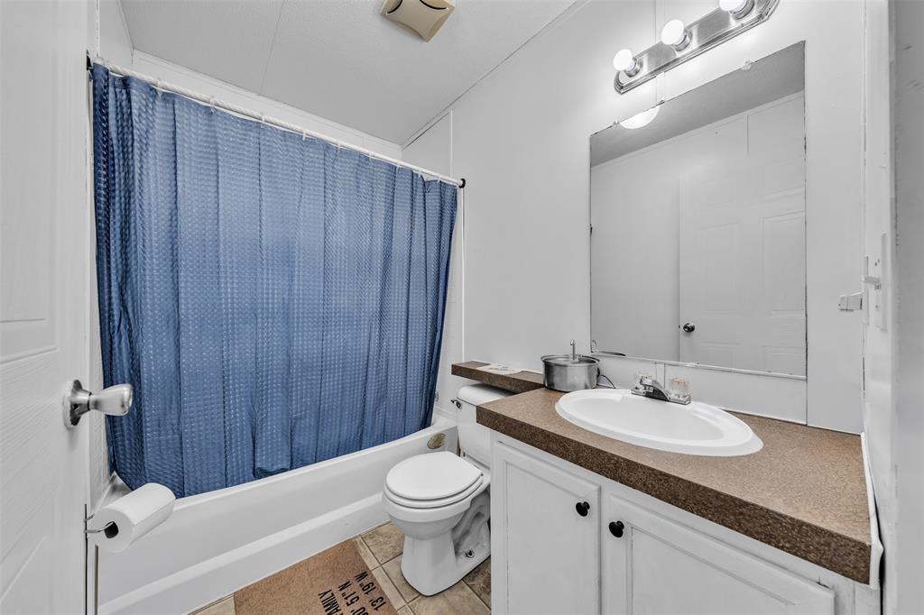 220 Country Side Court Springtown, TX 76082 - Photo 16 of 35