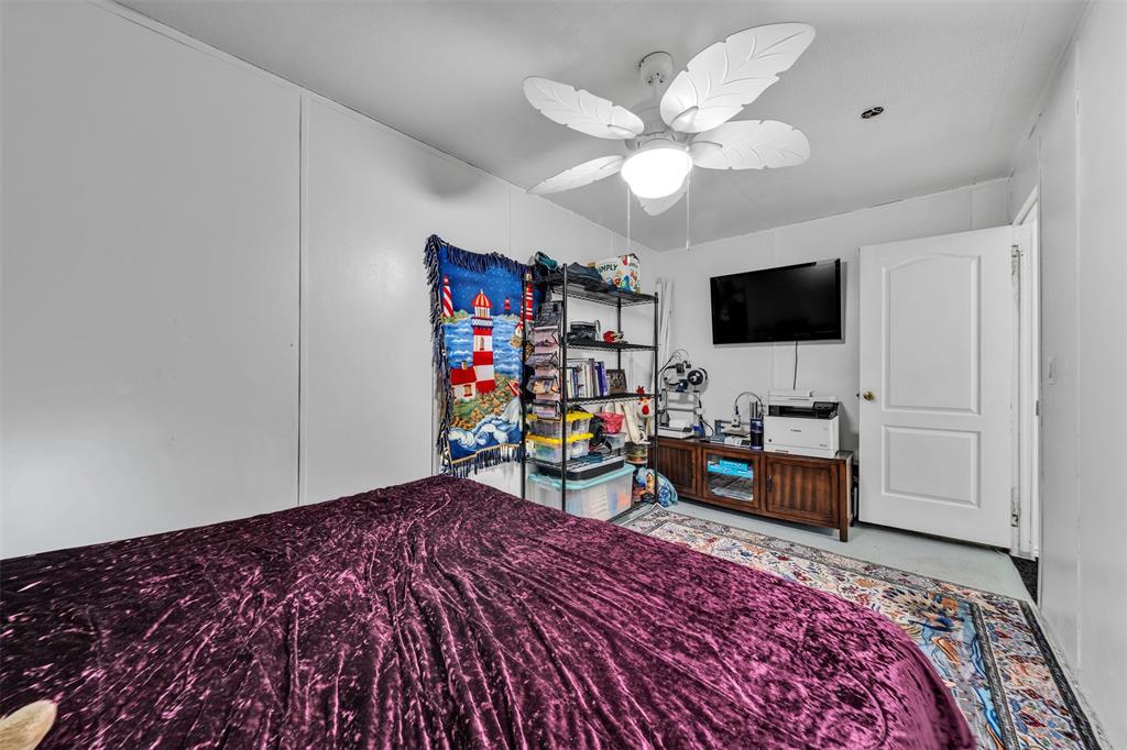 220 Country Side Court Springtown, TX 76082 - Photo 18 of 35