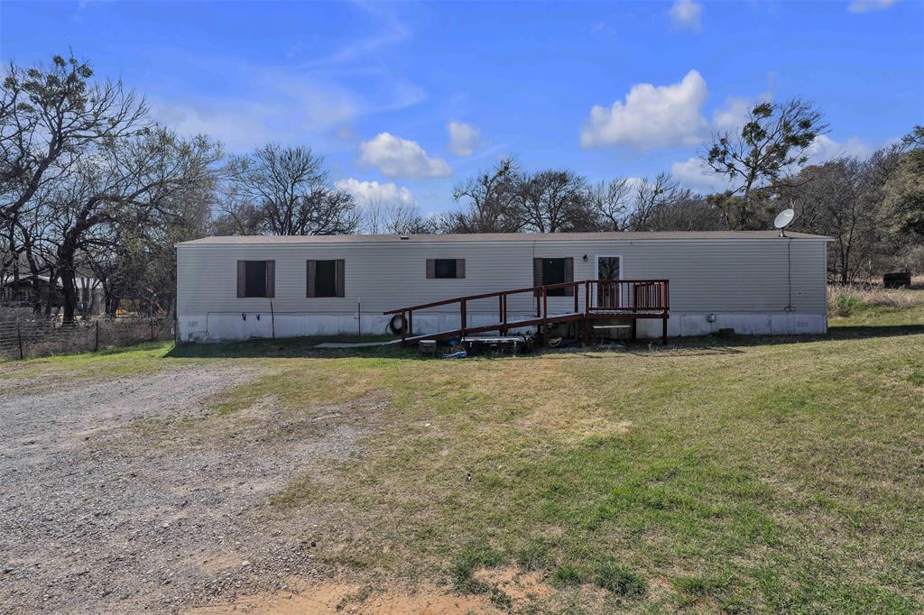 220 Country Side Court Springtown, TX 76082 - Photo 19 of 35