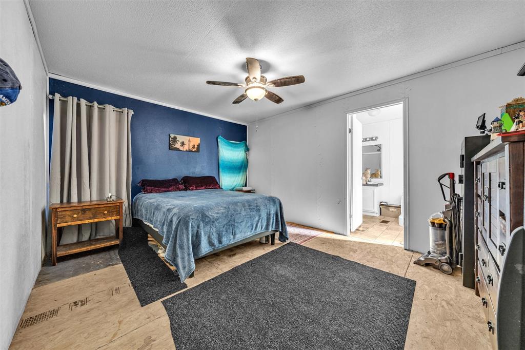 220 Country Side Court Springtown, TX 76082 - Photo 22 of 35