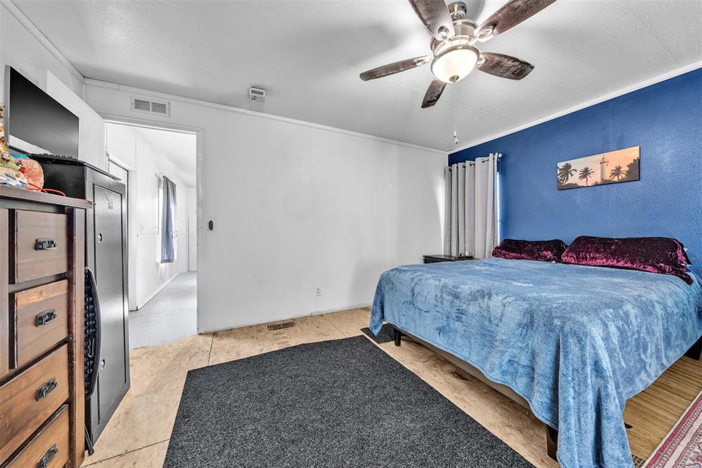 220 Country Side Court Springtown, TX 76082 - Photo 23 of 35