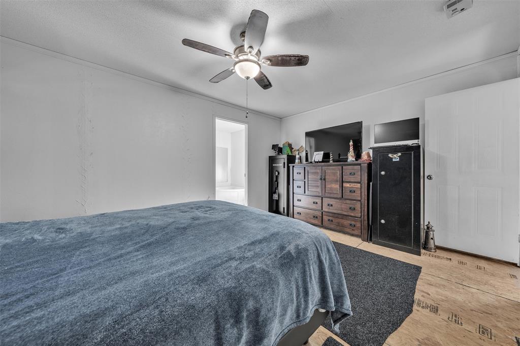 220 Country Side Court Springtown, TX 76082 - Photo 25 of 35