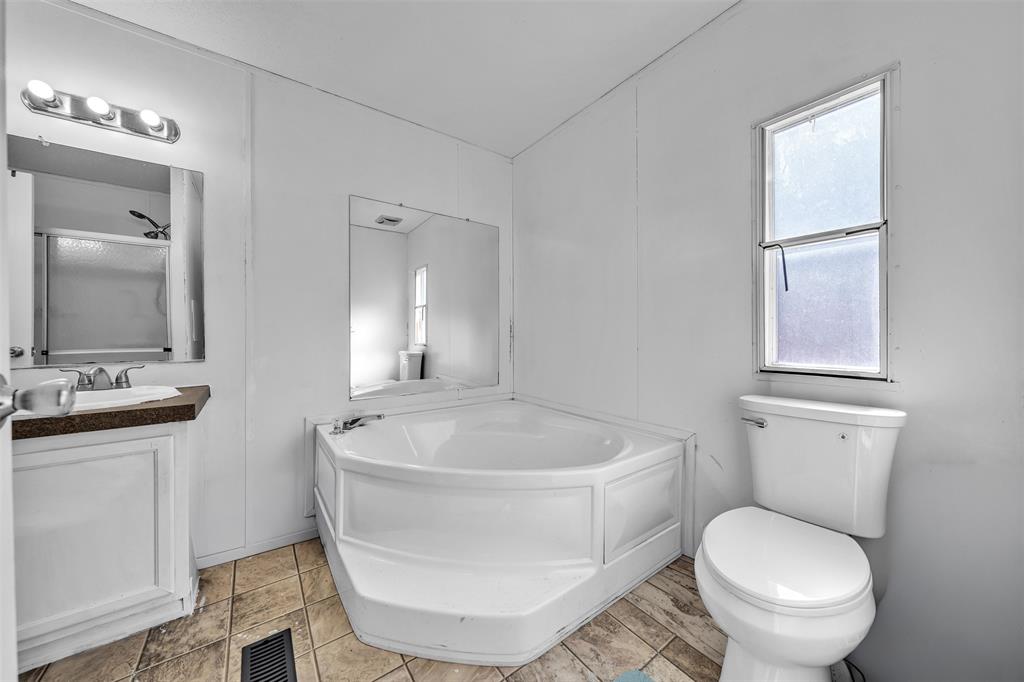 220 Country Side Court Springtown, TX 76082 - Photo 26 of 35