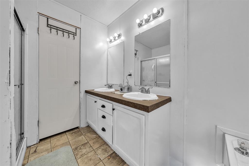 220 Country Side Court Springtown, TX 76082 - Photo 27 of 35