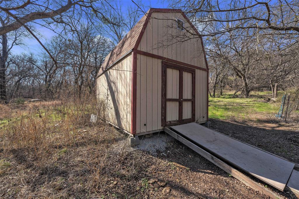 220 Country Side Court Springtown, TX 76082 - Photo 32 of 35