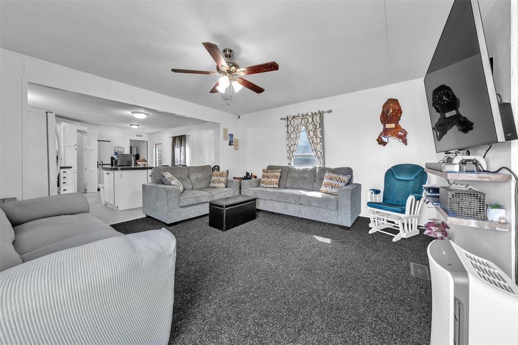 220 Country Side Court Springtown, TX 76082 - Photo 7 of 35